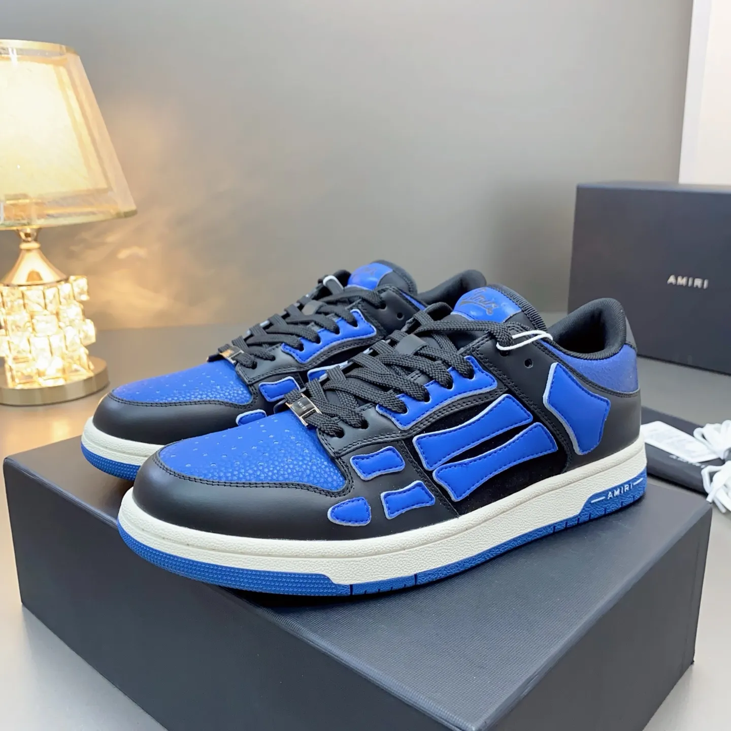 p580🐮🐮AMIRI Couple Style👑 The latest The Pacific Series Couple Style💀🦴Bone Stars Casual Sports Shoes Skateboard Shoes✔️ AMIRI's Pacific shoes are a sneaker that combines luxury and street style. Many celebrities and Internet celebrities have the same style. Its design and workmanship are very exquisite. Made of high-grade cow leather, soft to the touch and highly durable. 💎Fabrics: Original custom imported first-layer cowhide 💎Inner lining: Original customized breathable mesh 💎Foot: Original injection molded one-piece, comfortable, wear-resistant and not tiring for feet 💎Outsole: Original 1:1 molded three-color sole Original outsole 💎Sole thickness: 3CM 💎Size: Female 35-40 Male 39-46 💎Price; Top version 👑Special remarks Remark: (Female size 34 40 . Men's sizes 38 45 46 are customized and cannot be returned or exchanged. Please note when ordering! Thank you🤝🤝